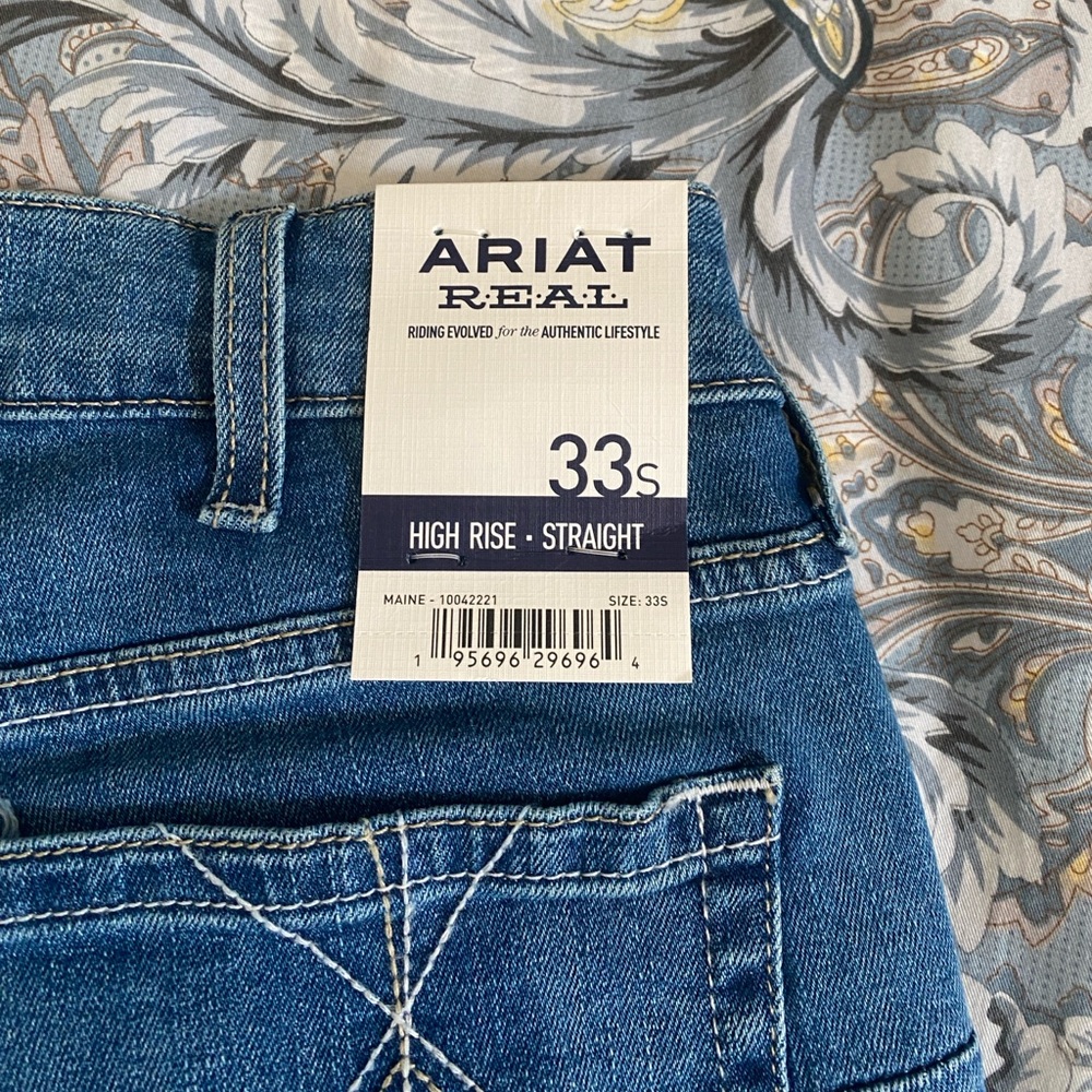 Women’s Ariat high rise jeans.